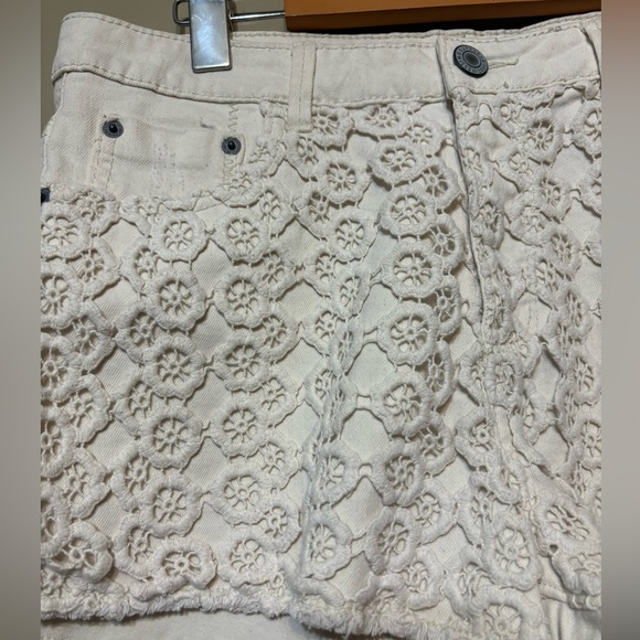 MOSSIMO SUPPLY CO. High Rise Lace Embroidered Shorts - Picture 3 of 8